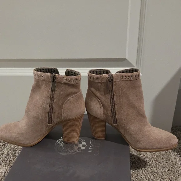 Vince Camuto Tan Ankle Boots - Picture 10 of 10